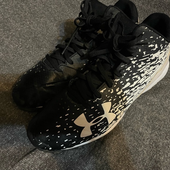 Women’s Under Armour softball cleats size 11. - Picture 3 of 3